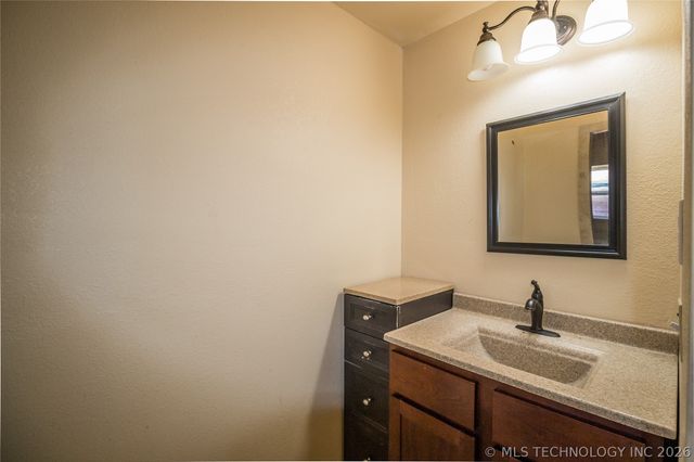 5350 Center, Madill, OK 73446