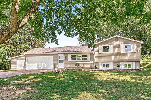 52680 Walsingham Lane, South Bend, IN 46637
