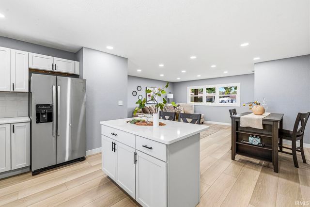 52680 Walsingham Lane, South Bend, IN 46637