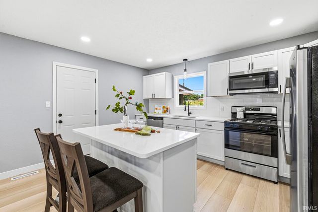 52680 Walsingham Lane, South Bend, IN 46637