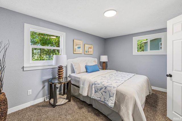52680 Walsingham Lane, South Bend, IN 46637