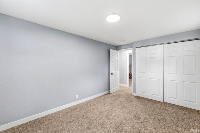 52680 Walsingham Lane, South Bend, IN 46637