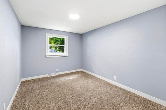 52680 Walsingham Lane, South Bend, IN 46637