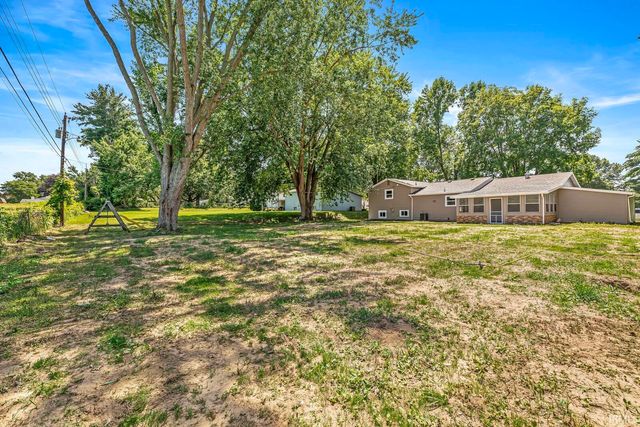 52680 Walsingham Lane, South Bend, IN 46637