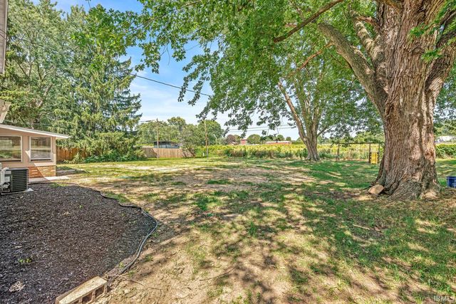 52680 Walsingham Lane, South Bend, IN 46637