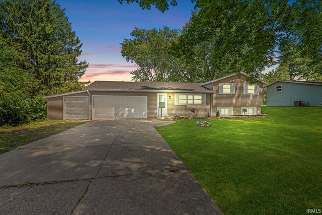 52680 Walsingham Lane, South Bend, IN 46637