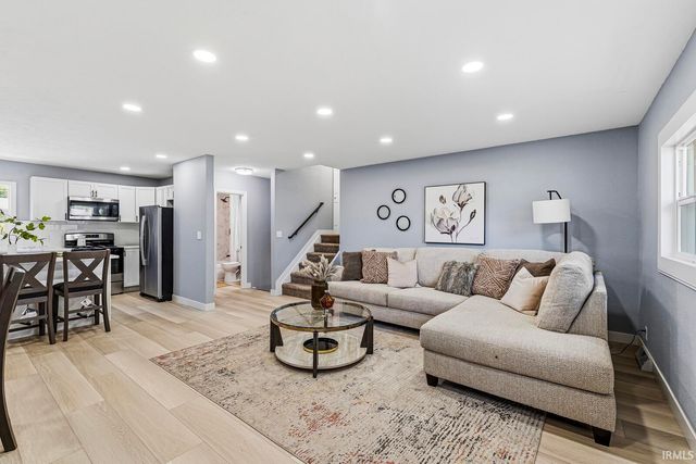 52680 Walsingham Lane, South Bend, IN 46637