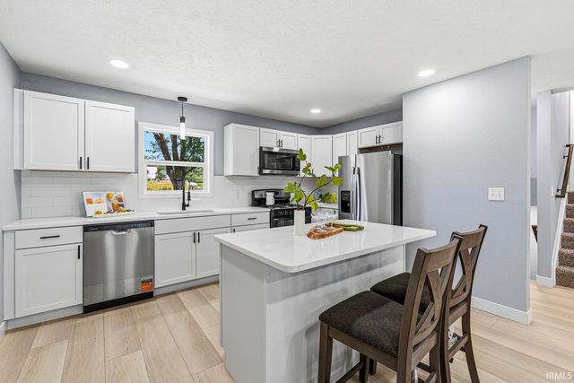 52680 Walsingham Lane, South Bend, IN 46637