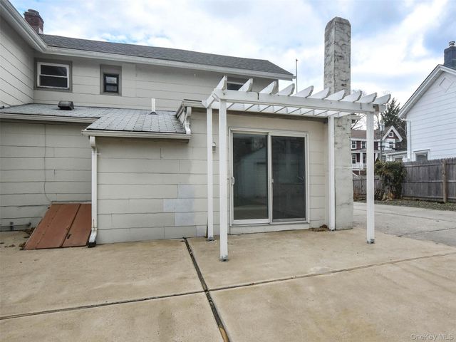 12 2nd Avenue, Port Washington, NY 11050