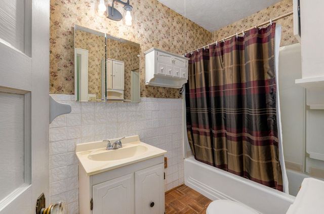 2526 W Walnut Street, Springfield, MO 65806