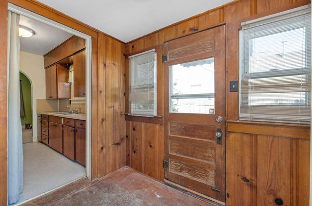 2526 W Walnut Street, Springfield, MO 65806