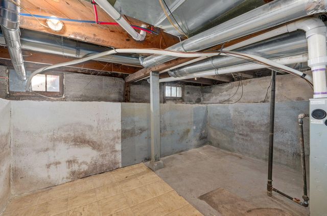 2526 W Walnut Street, Springfield, MO 65806