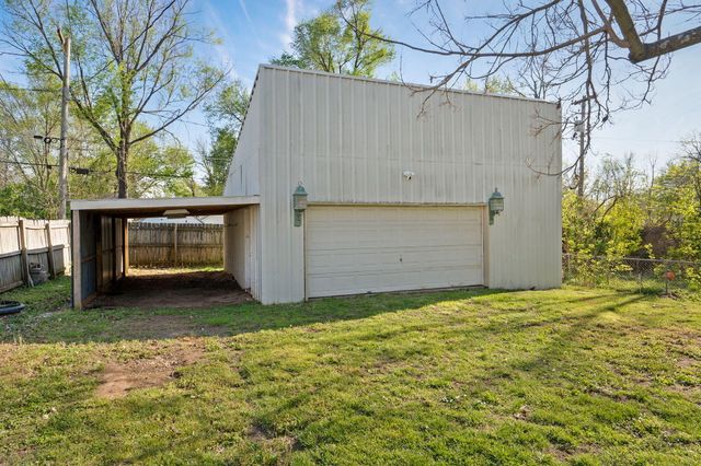 2526 W Walnut Street, Springfield, MO 65806