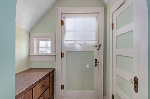 2526 W Walnut Street, Springfield, MO 65806