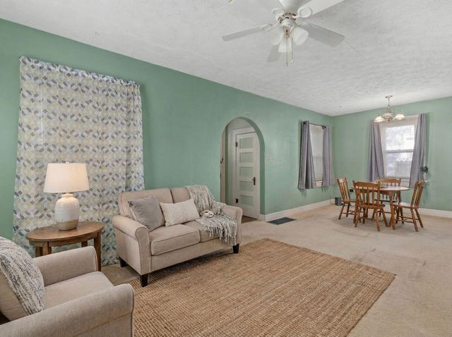 2526 W Walnut Street, Springfield, MO 65806