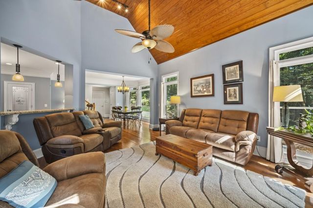 10 Clydesdale Trail, White, GA 30184