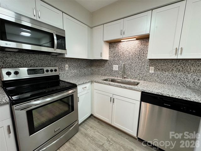 1906 Mereview Court 8, Charlotte, NC 28210
