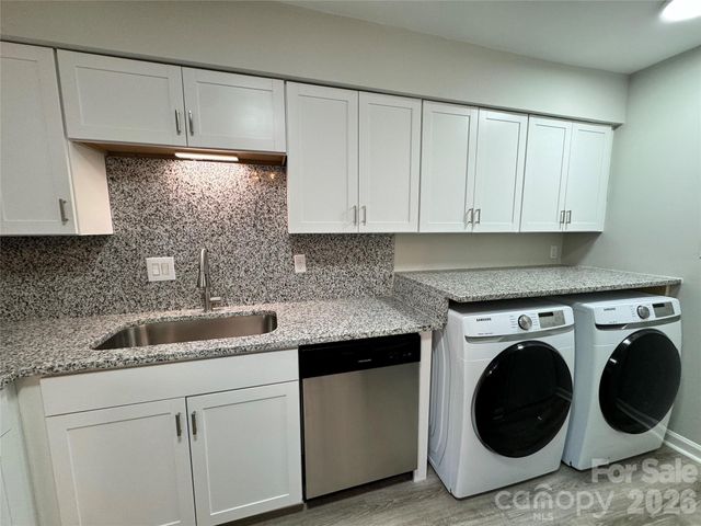 1906 Mereview Court 8, Charlotte, NC 28210