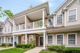 32 Della Drive 32, West Babylon, NY 11704