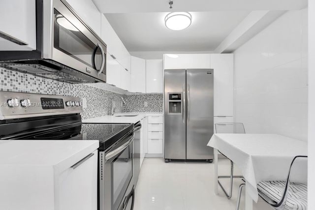 20515 E Country Club Drive 2242, Aventura, FL 33180