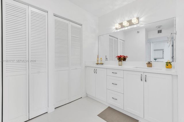 20515 E Country Club Drive 2242, Aventura, FL 33180
