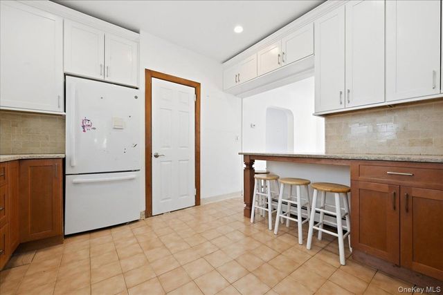 100 Spruce Street, West Hempstead, NY 11552