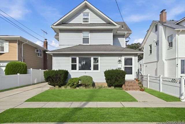 100 Spruce Street, West Hempstead, NY 11552