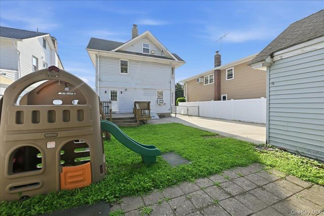 100 Spruce Street, West Hempstead, NY 11552