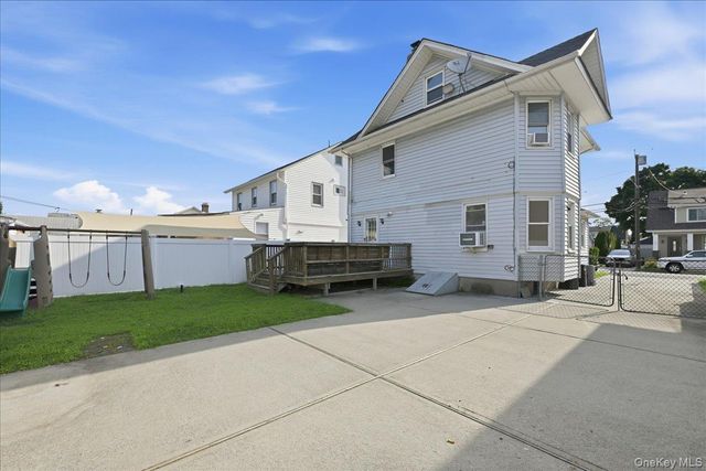 100 Spruce Street, West Hempstead, NY 11552