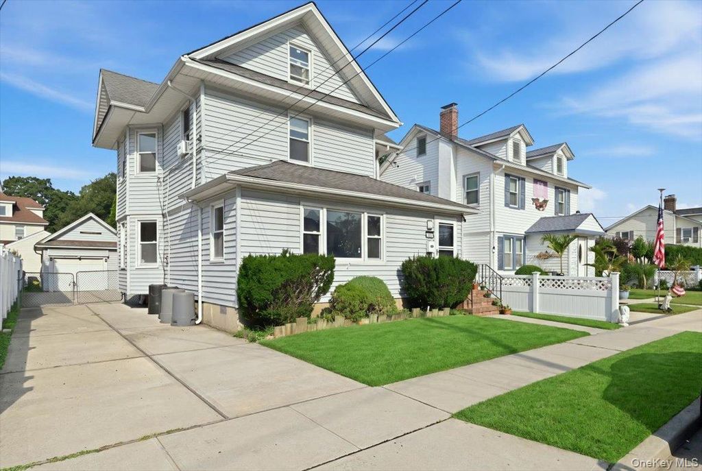 100 Spruce Street, West Hempstead, NY 11552 — photo 2
