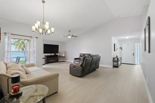 12564 NW 10TH Place, Sunrise, FL 33323