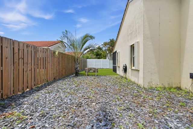 12564 NW 10TH Place, Sunrise, FL 33323