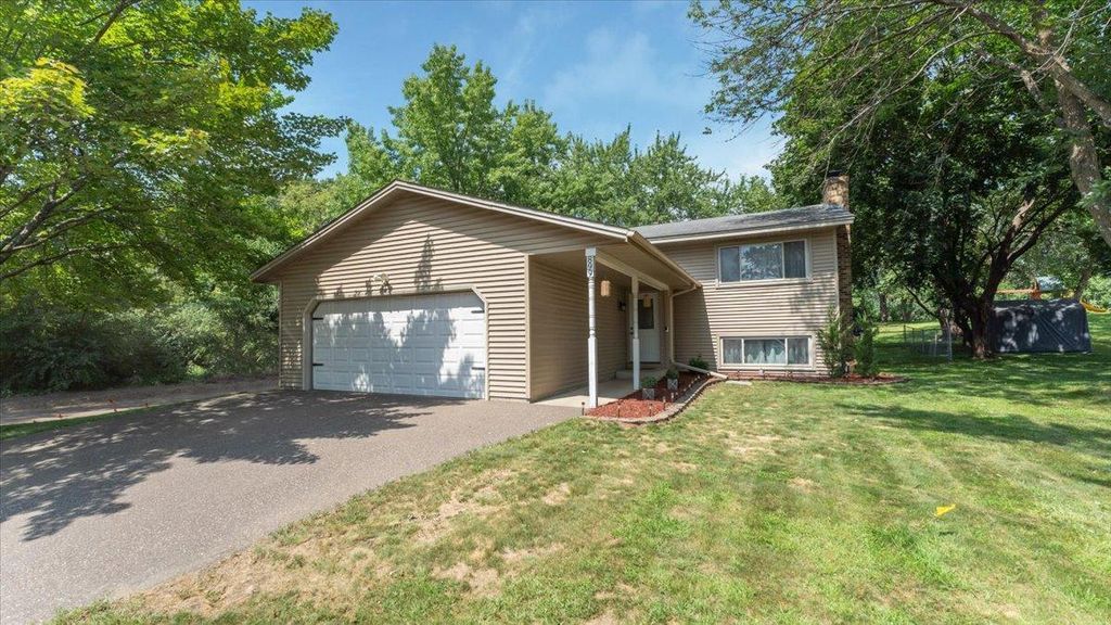 899 123rd Lane NW, Coon Rapids, MN 55448