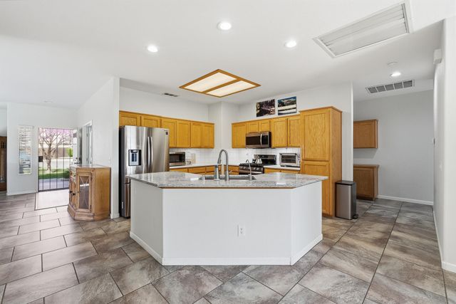 4111 W Redding Avenue, Visalia, CA 93277