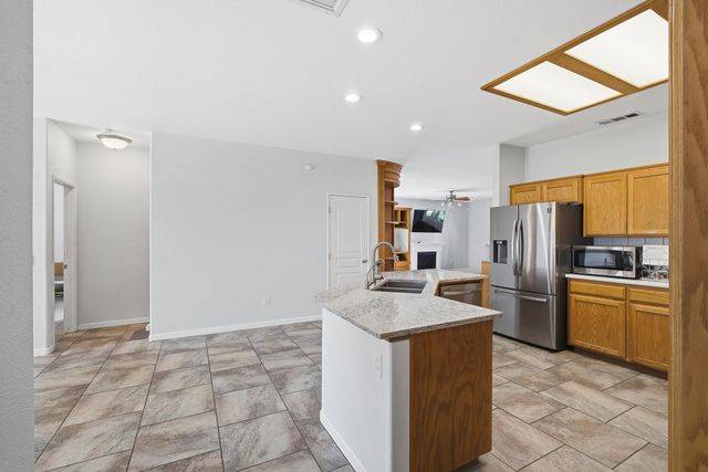 4111 W Redding Avenue, Visalia, CA 93277