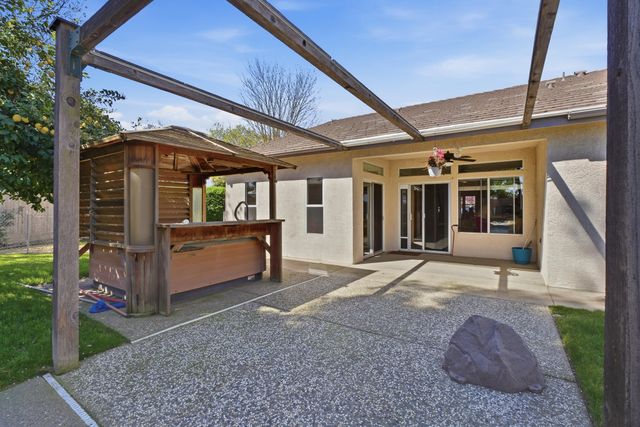 4111 W Redding Avenue, Visalia, CA 93277