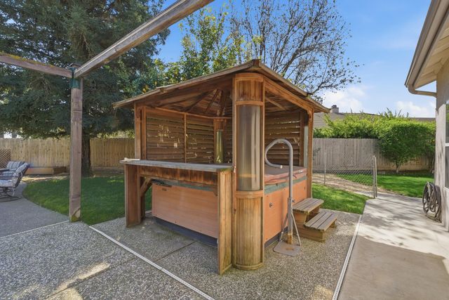 4111 W Redding Avenue, Visalia, CA 93277