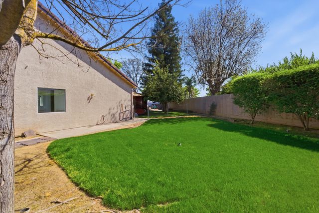 4111 W Redding Avenue, Visalia, CA 93277