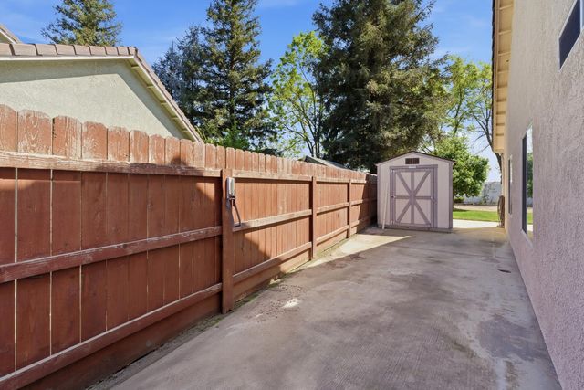 4111 W Redding Avenue, Visalia, CA 93277