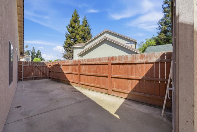 4111 W Redding Avenue, Visalia, CA 93277