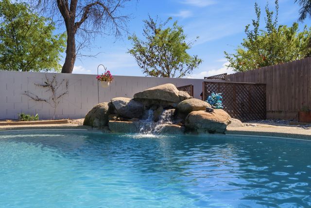 4111 W Redding Avenue, Visalia, CA 93277