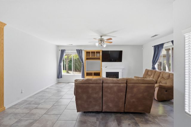 4111 W Redding Avenue, Visalia, CA 93277