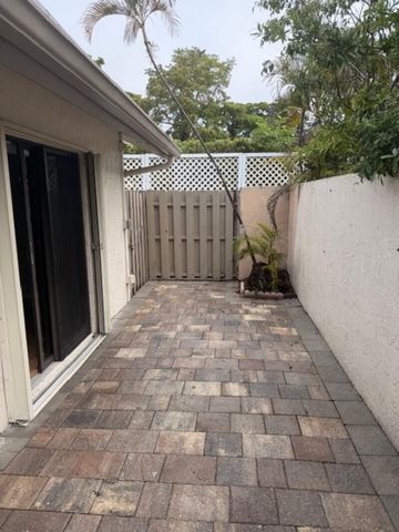 3076 S Oakland Forest Drive 503, Oakland Park, FL 33309