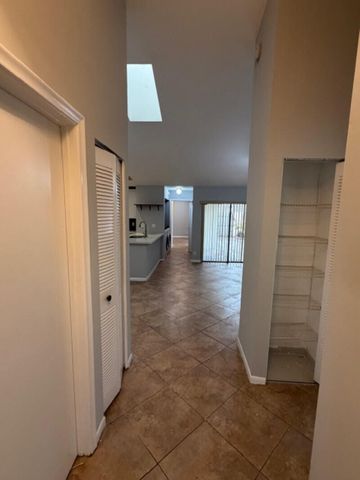 3076 S Oakland Forest Drive 503, Oakland Park, FL 33309