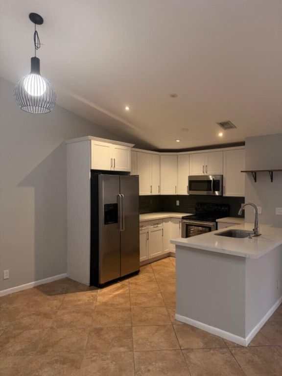 3076 S Oakland Forest Drive 503, Oakland Park, FL 33309