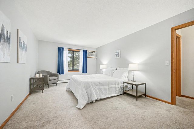 1690 Highway 36 w 224, Roseville, MN 55113