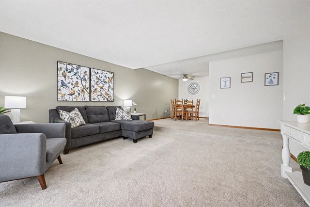 1690 Highway 36 w 224, Roseville, MN 55113