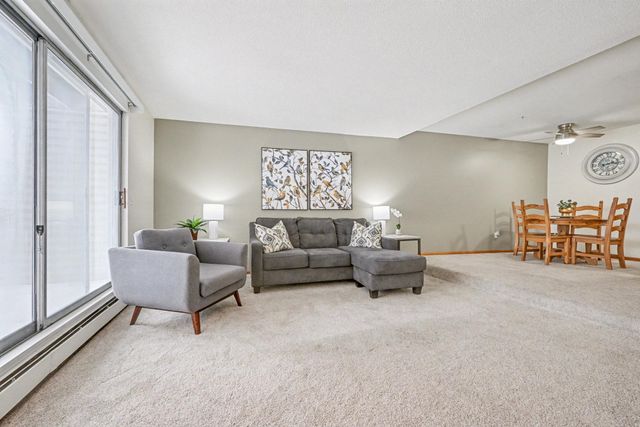 1690 Highway 36 w 224, Roseville, MN 55113