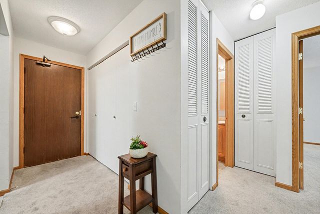 1690 Highway 36 w 224, Roseville, MN 55113