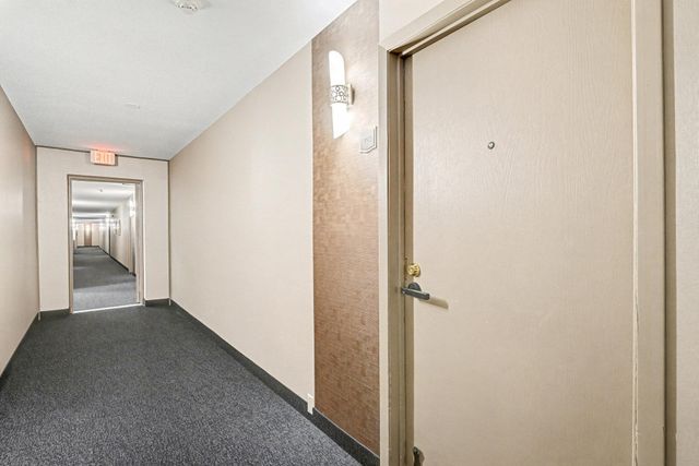 1690 Highway 36 w 224, Roseville, MN 55113